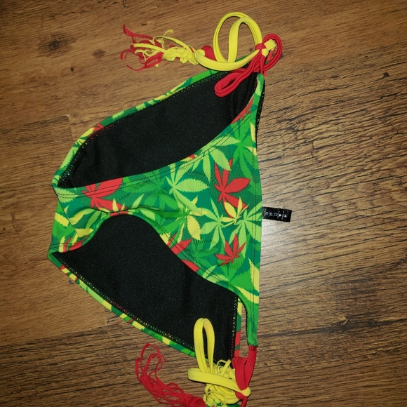 top& bottom reversible rasta tirangle bikini. bottom small/top medium - Picture 3 of 4